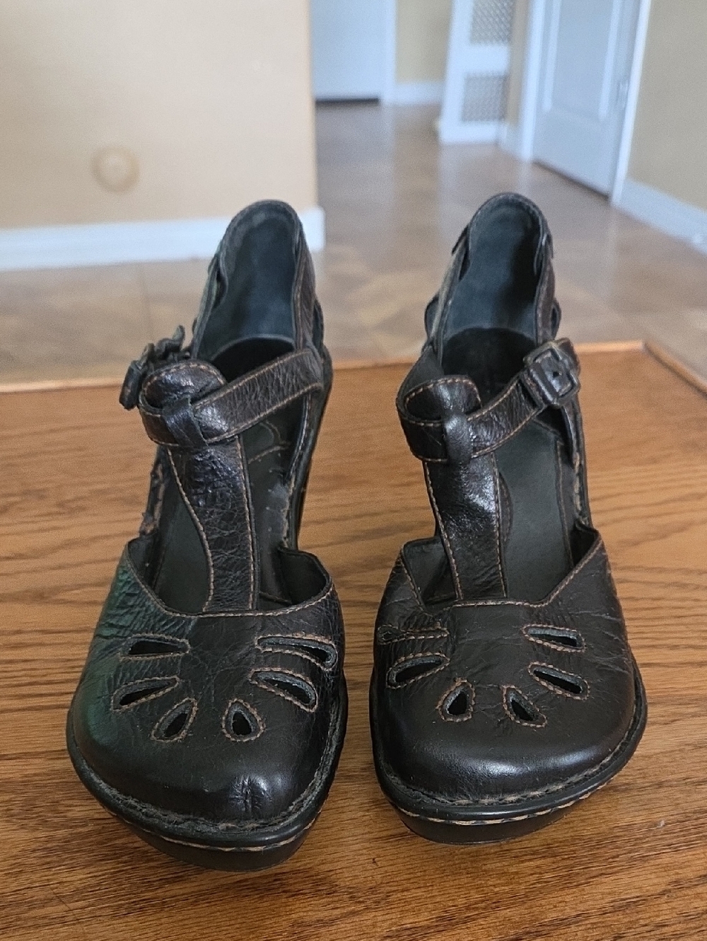 Born Charisma Mary Jane T Strap Sandals Leather Block Heels Black Womens 8 - Picture 4 of 10